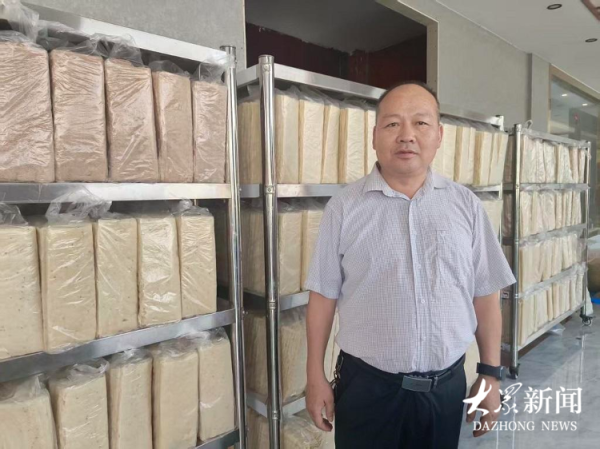 中金汇融配资 三农深度调查｜一块香酥煎饼的三十五年蝶变 ——从庭院作坊到全产业链，两代人托起“圣府粮仓”振兴梦