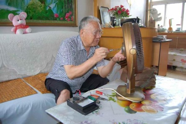 红启网 八旬老兵张连炜：让雷锋精神薪火相传